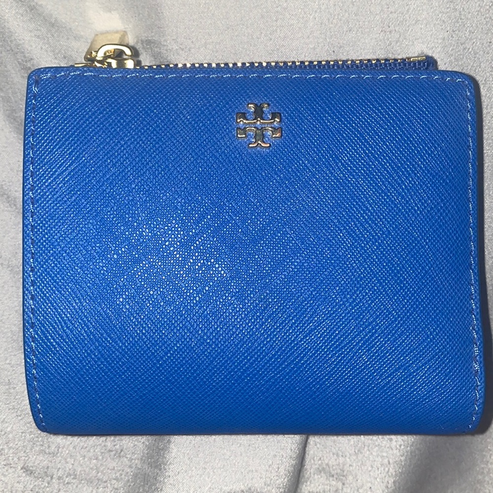 NEVER USED TORY BURCH WALLET. NWOT.
